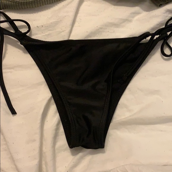 small top and bottom. - Picture 2 of 3